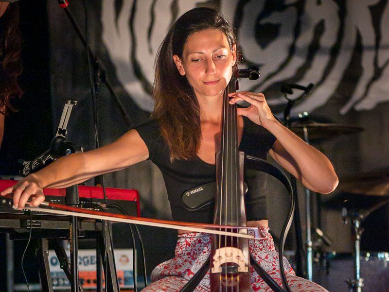 Laura : professeure de piano et de violoncelle à Montélimar